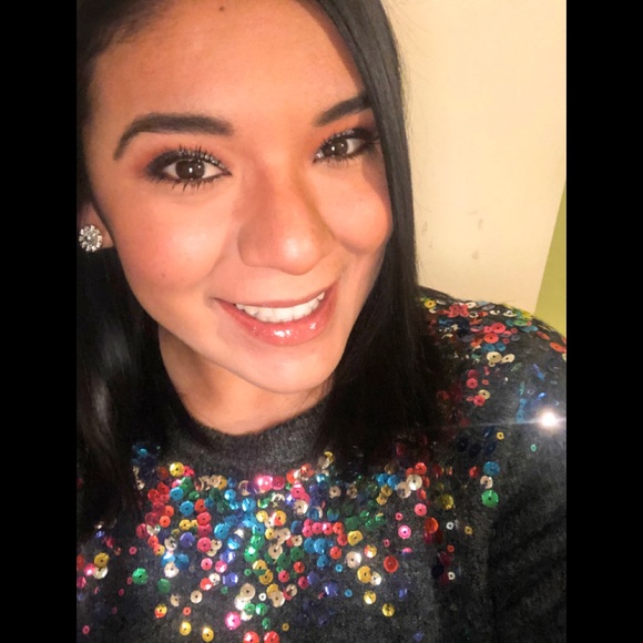 Hi I’m Kim and welcome to my closet! - Picture 1 of 1